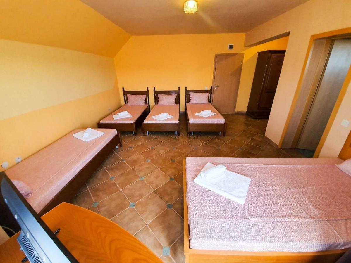 Rooms Cristian Deva Exterior photo